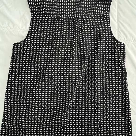 Loft Sleeveless Ruffled Top. Size MP. Like New - Picture 2 of 2